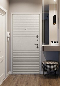 Входная дверь черного цвета в квартире-студии, вид внутри со светлой отделкой