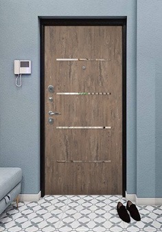 Надежная дверь с итальянскими замками в интерьере в стиле прованс