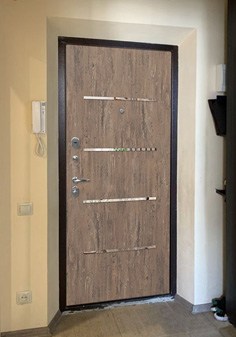 Недорогая взломостойкая дверь в квартире