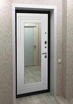 Белая стальная дверь с шумоизоляцией в интерьере в стиле прованс