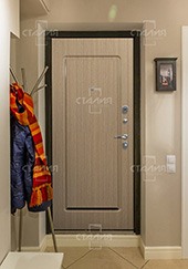 Недорогая входная металлическая дверь Модель Стандарт - 2 в квартиру-студию