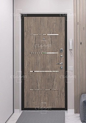 Входная дверь с улучшенной шумоизоляцией в прихожей в стиле хай-тек